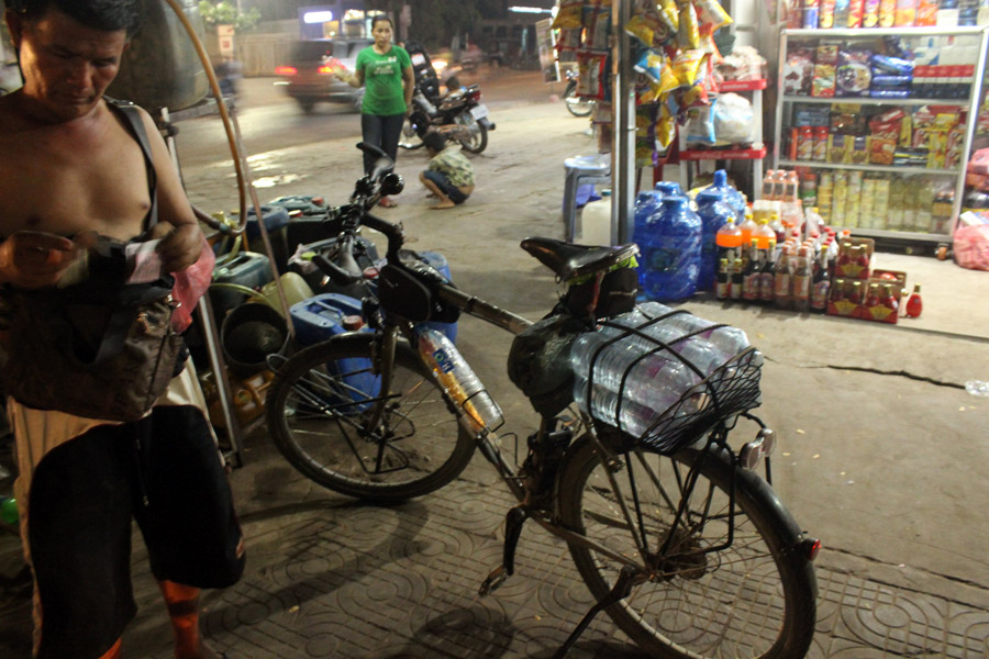 Ravitaillement d'eau à Siem Reap !